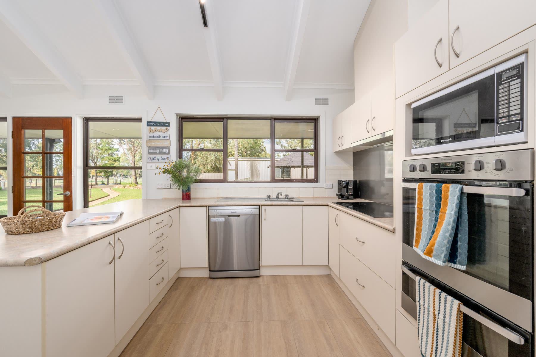 105 Laws Drive, Kialla, VIC 3631
